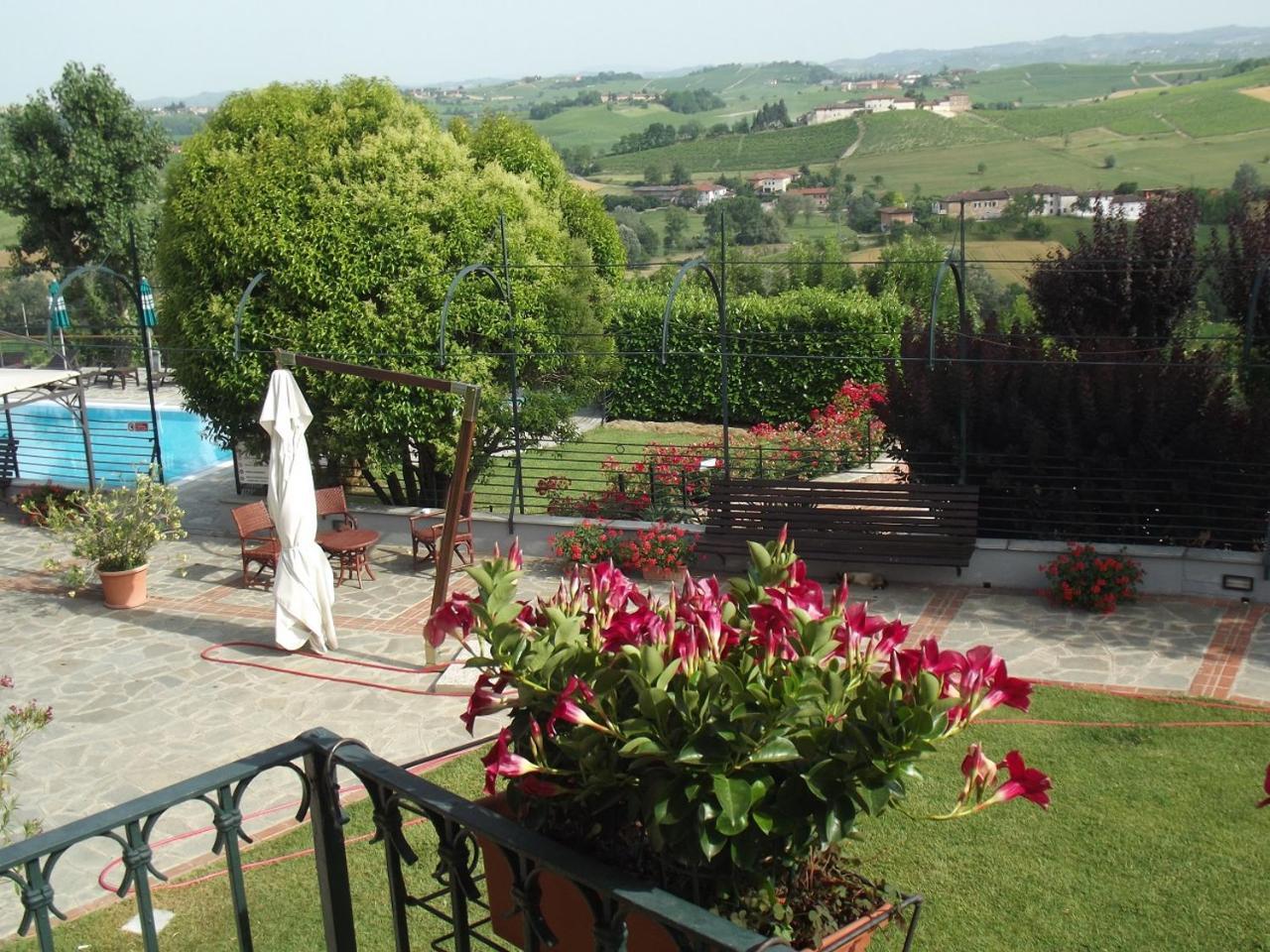 Locanda Del Boscogrande Montegrosso d'Asti Luaran gambar